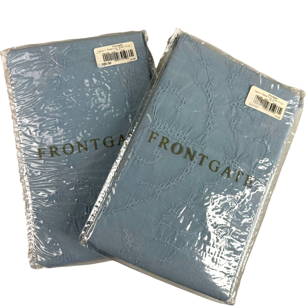 New Frontgate Resort King Size Medallion Pillow Shams Chambray Blue Cotton